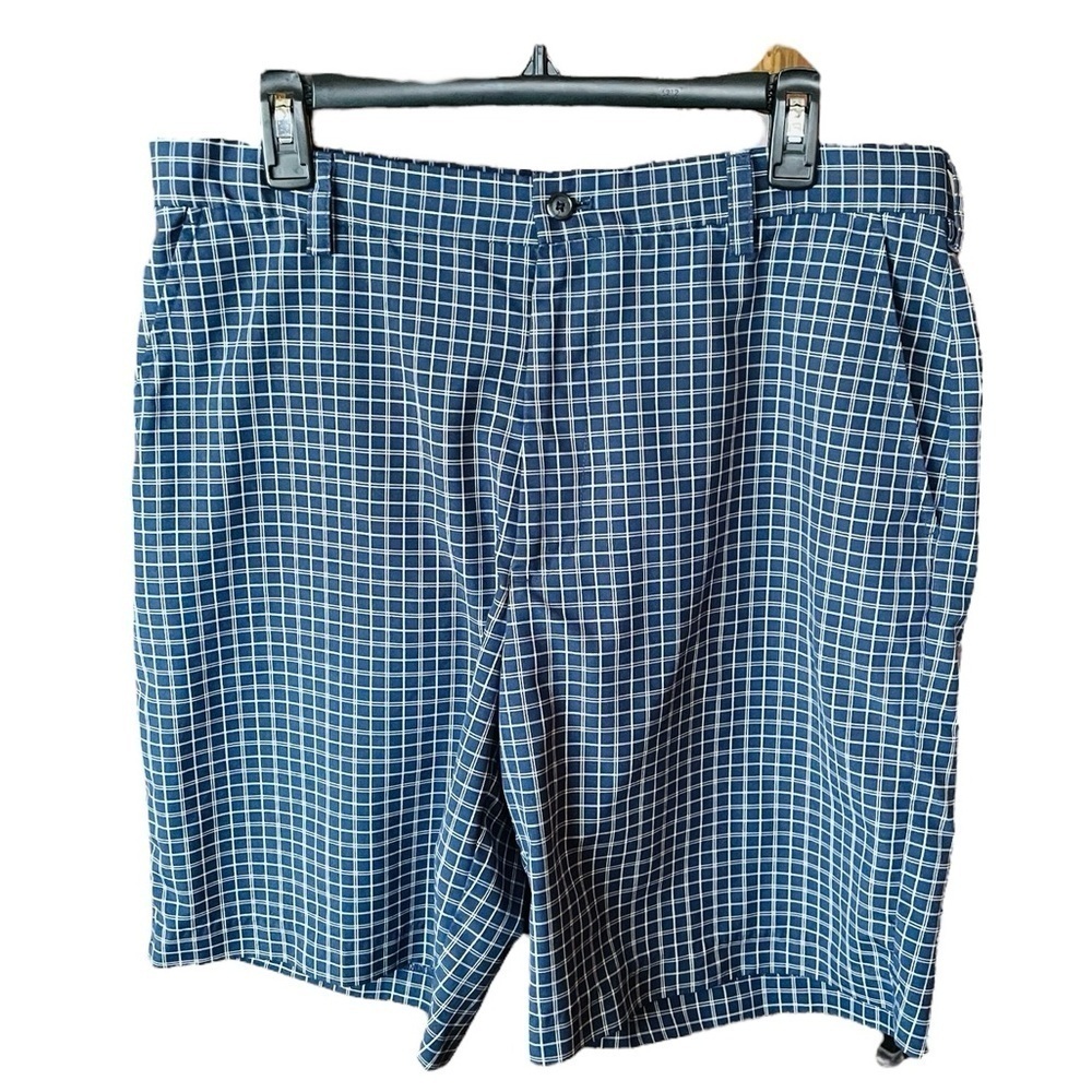 Izod Golf men’s plaid shorts pockets 9.25” inseam SZ 34 navy blue white